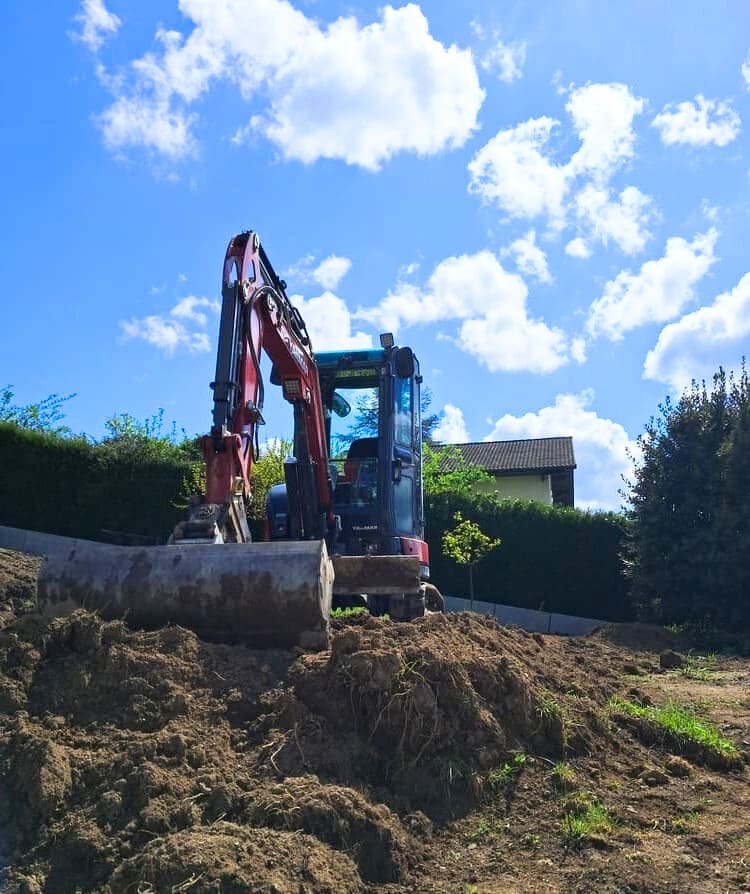 Pelleteuse en terrassement de maison à Rumilly, Annecy, Aix-les-Bains et Chambéry
